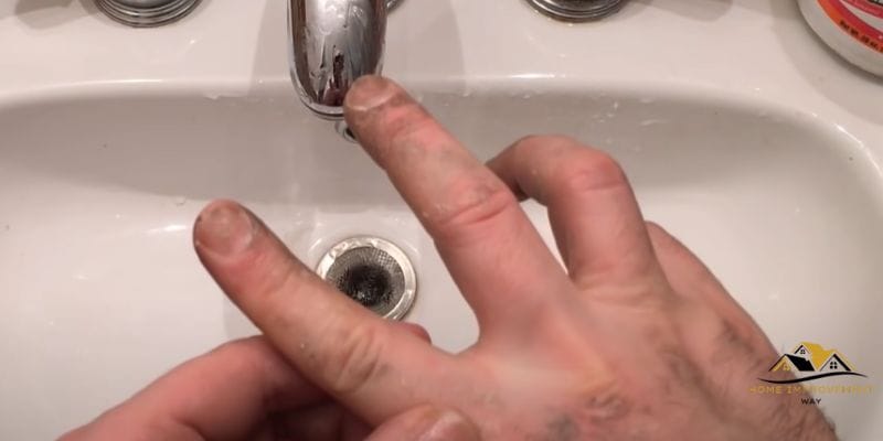 How to Get Insulation off Skin