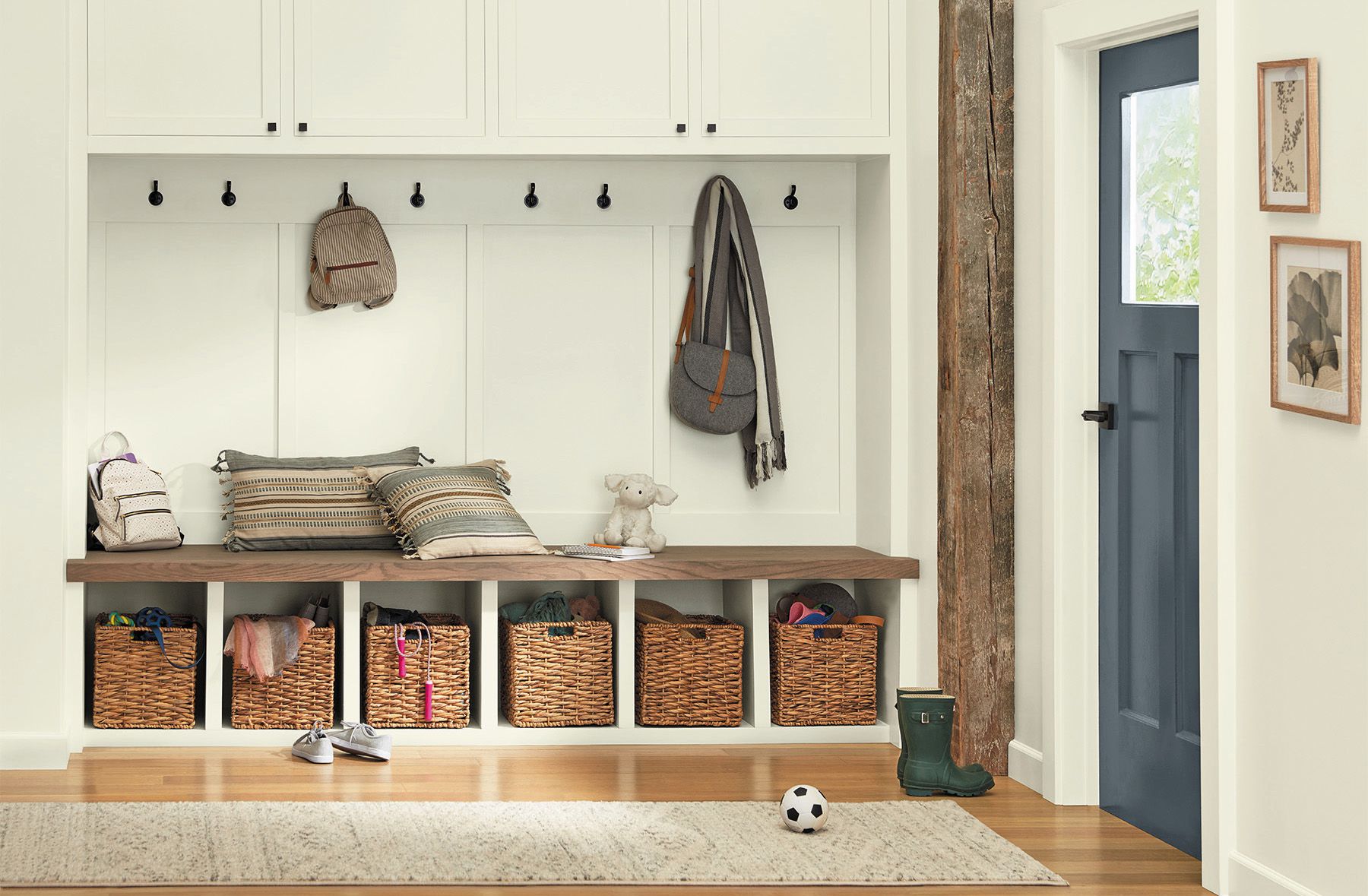 8 Mudroom Paint Colors That Perfectly Hide the Dirt