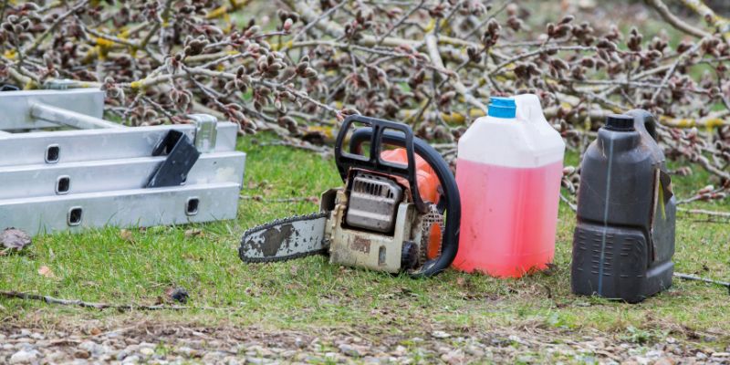 Can I Use 10W40 For Chainsaw Bar Oil