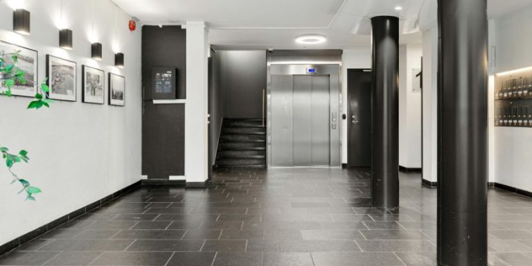 8 Stone Floor Styles for Rustic Beauty