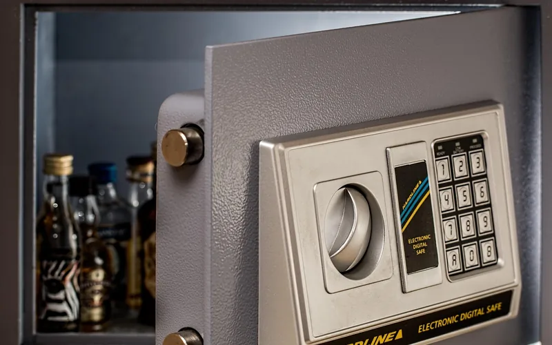 Entering a PIN code on a digital security keypad