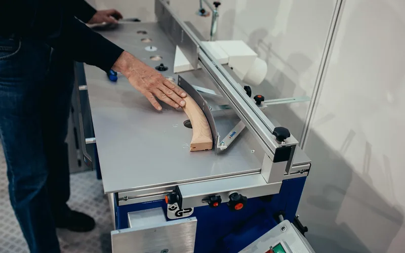 Router tool used for cutting a consistent-depth hinge mortise