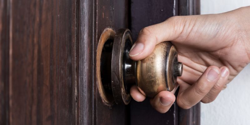 Benefits of Replacing Door Knobs