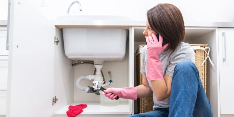 How to Clean a Sink Pipe