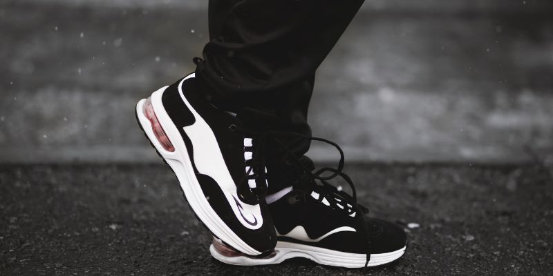 Casual Outfit Ideas with Sneakers and Flats