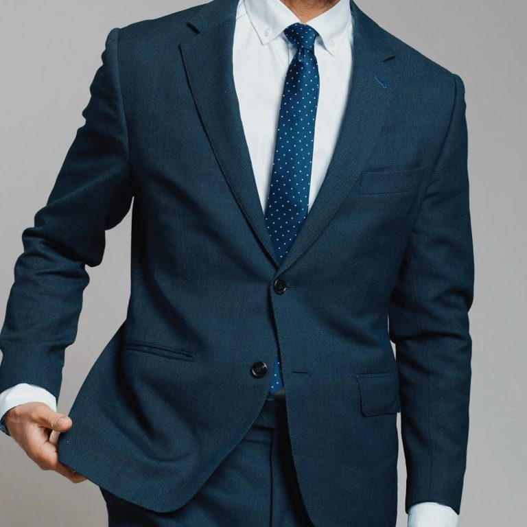 Do You Wear a Tie With a Button down Collar