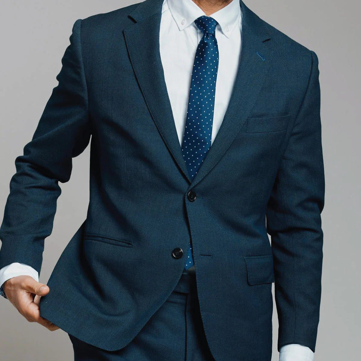 Do You Wear a Tie With a Button down Collar