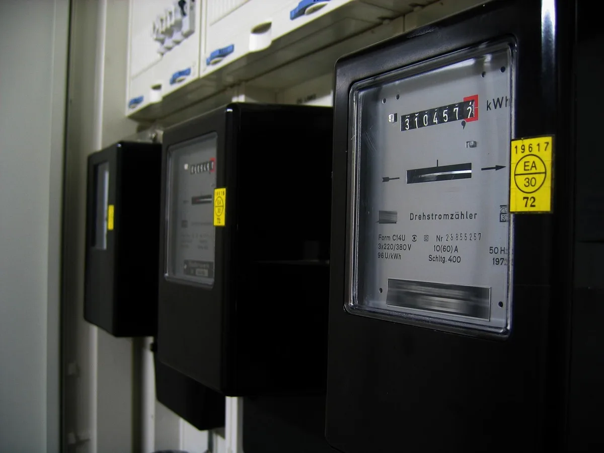 Electricity meter tracking home power consumption
