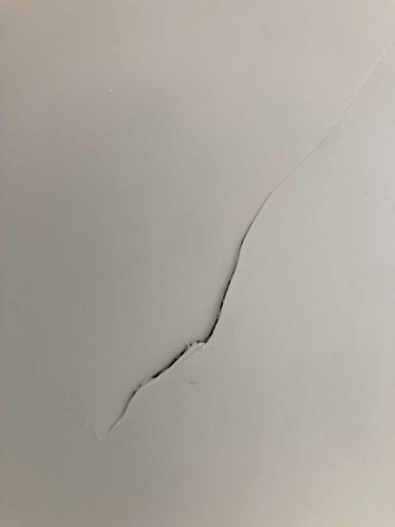 How to Fix a Crack in Bathtub