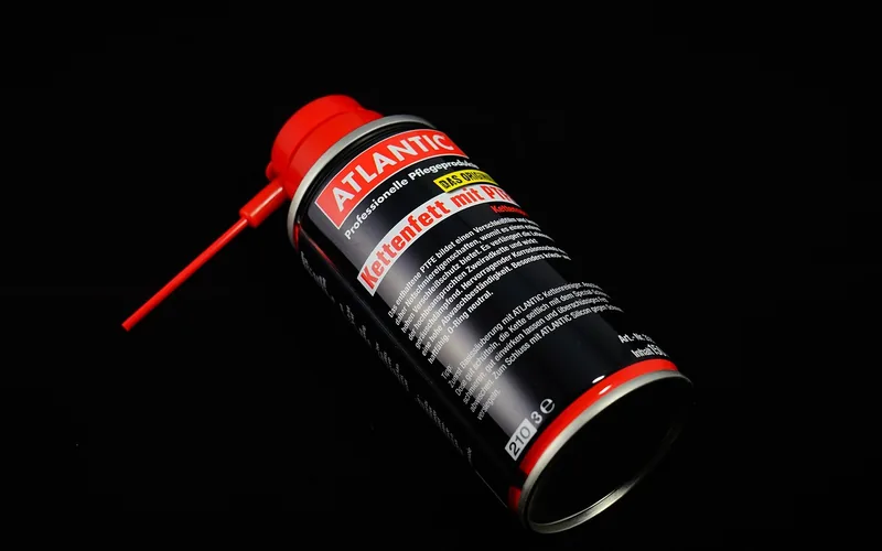 Lubricant spray can used for track maintenance