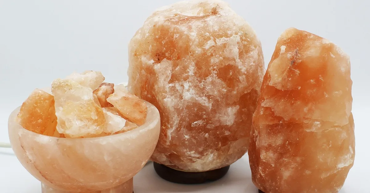 Himalayan salt lamp that may shed salt crystals from humidity