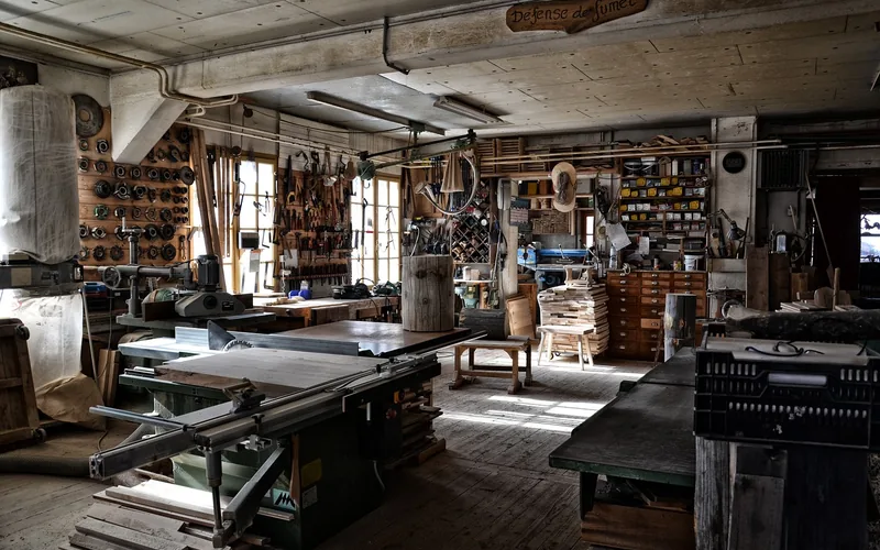 Well-ventilated workshop with open doors and windows, the setup solvents like lacquer thinner require Well-ventilated workshop with open doors and windows, the setup solvents like lacquer thinner require