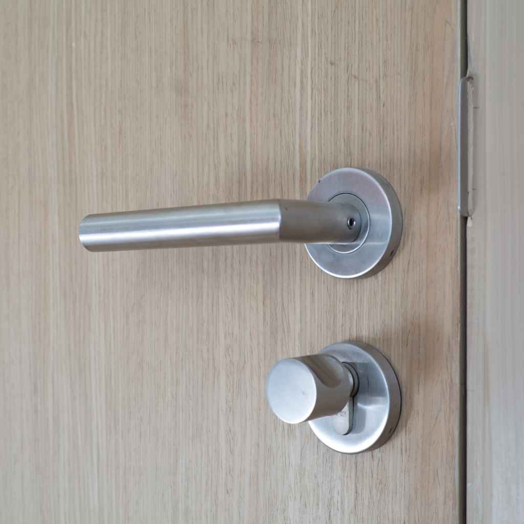 How to Remove a Schlage Door Knob Without Screws