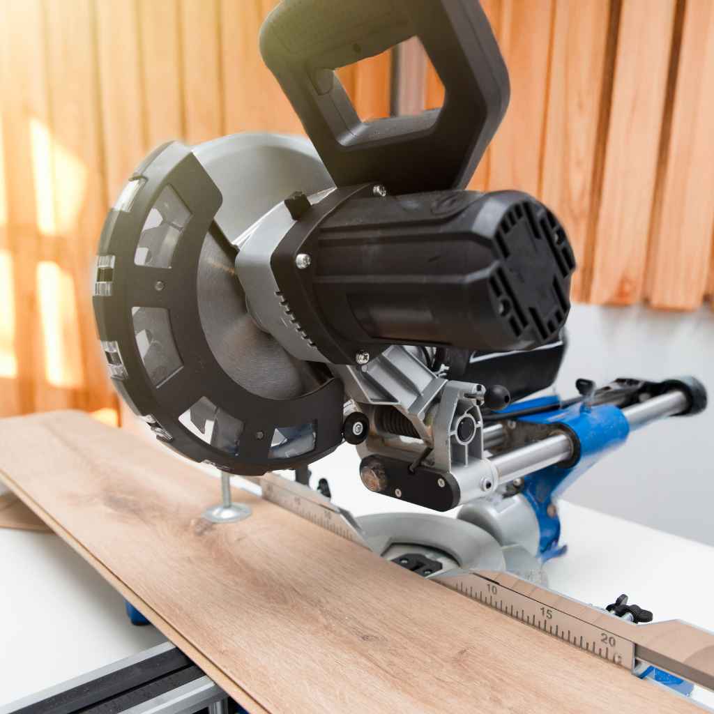 Choosing the Right Miter Saw for Your Needs