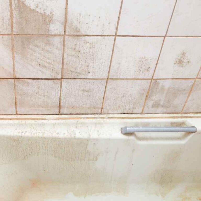 How to Remove Stains From a Fiberglass Shower Easily