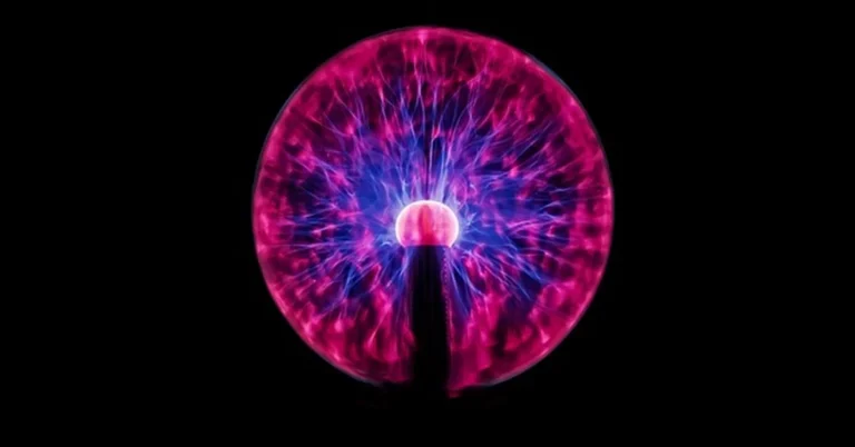 Branching electric discharge pattern resembling a Lichtenberg figure