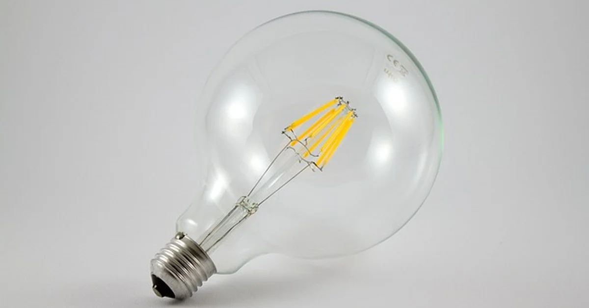 LED filament light bulb, 14 to 17 watts equal to a 100 watt incandescent