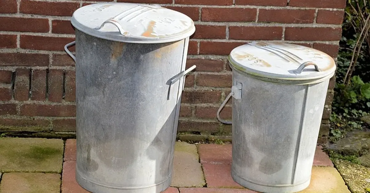 Sealed metal trash cans, the safe way to store stain rags before disposal