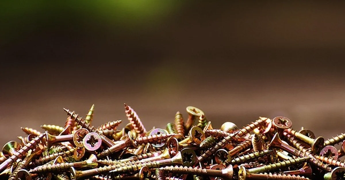 Pile of countersunk head wood screws with conical bugle heads