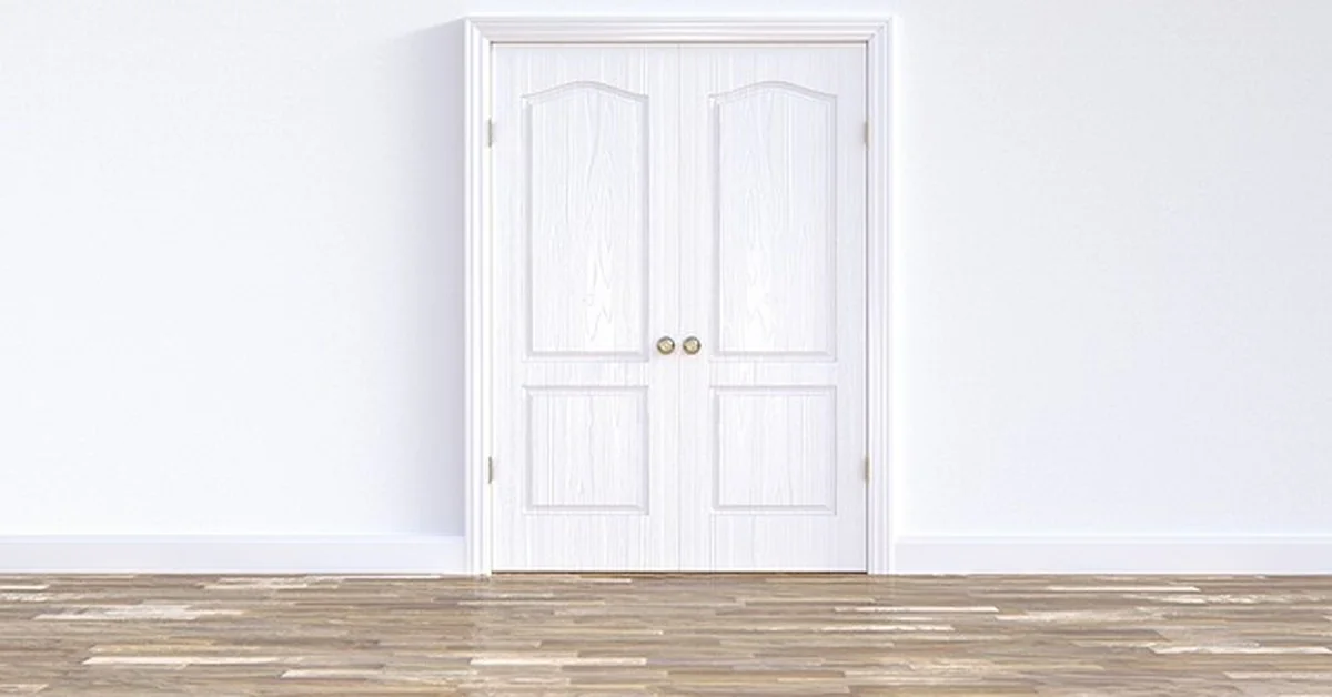 White painted door trim and casing, a common poplar or pine application