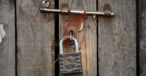 Door Latch Not Retracting? Causes and Safe Fixes
