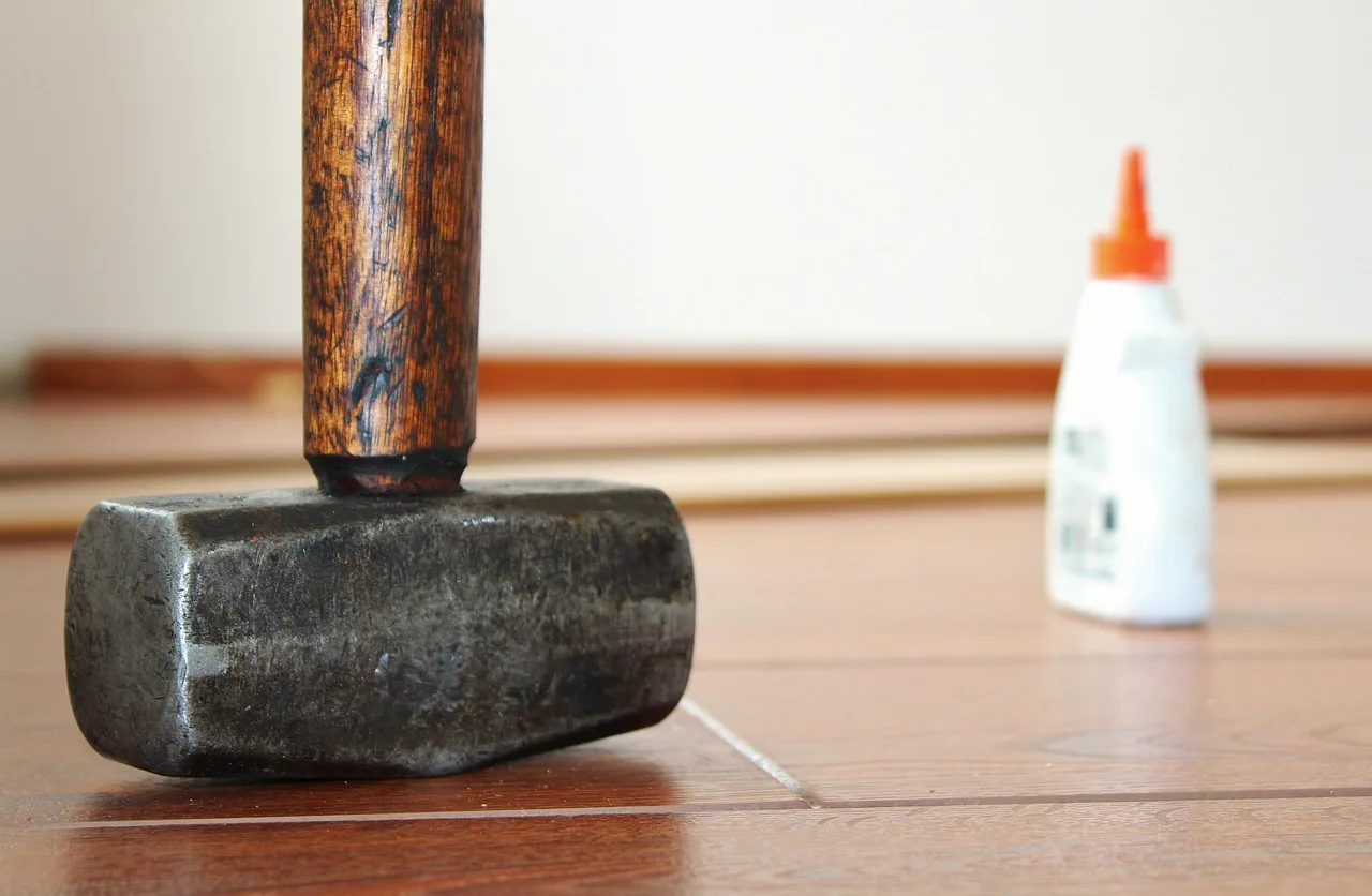 What is the difference between wood glue, epoxy, and super glue?