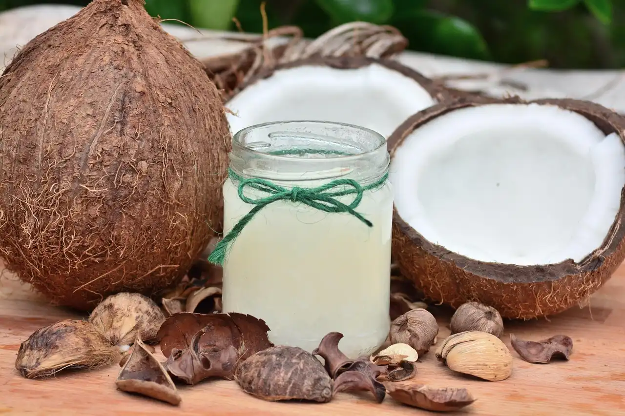 How do you mix coconut oil and baking soda?