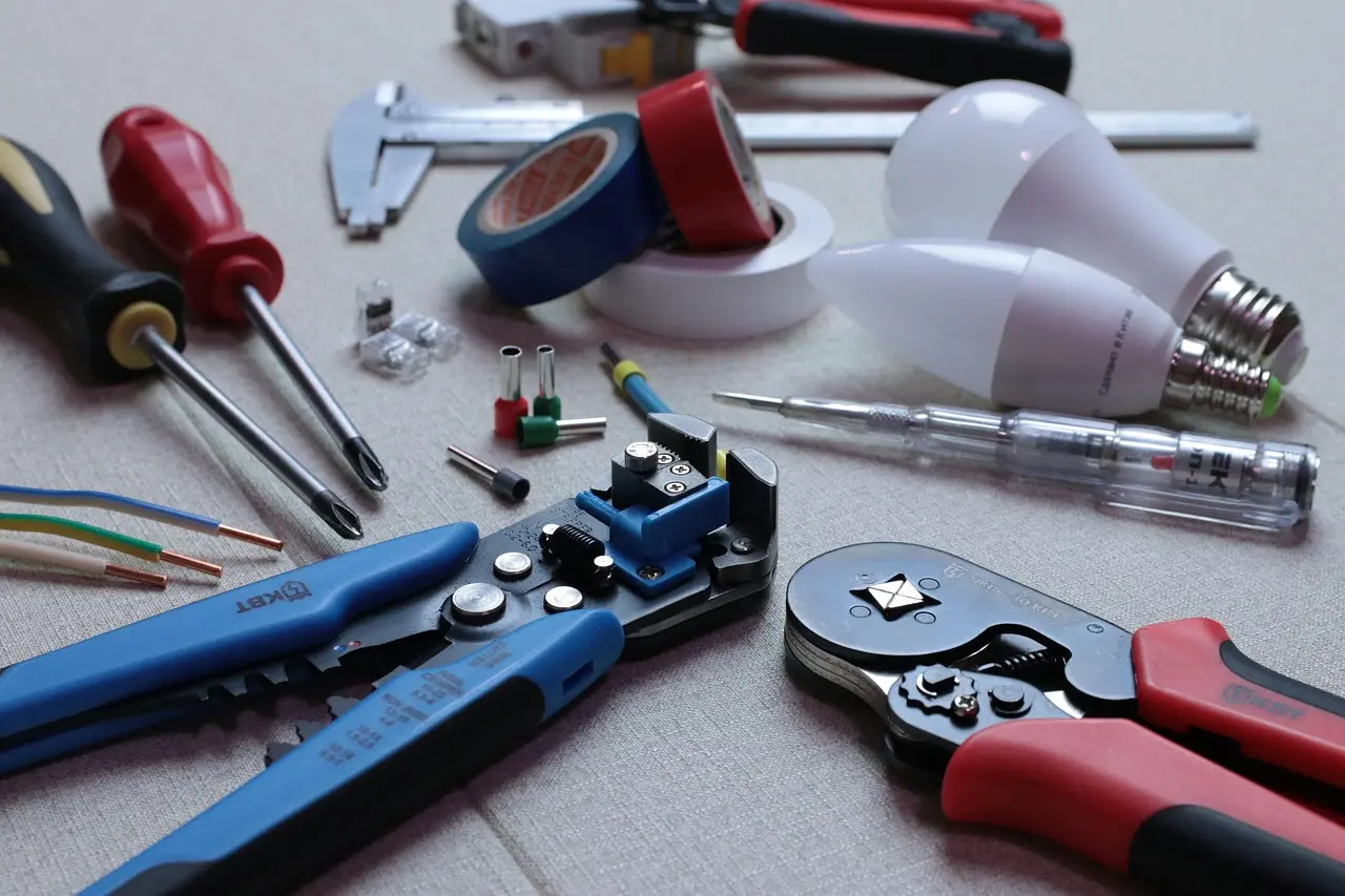 Screw repair and tools guide setup with stripped, rounded, and rusted screws on a workbench