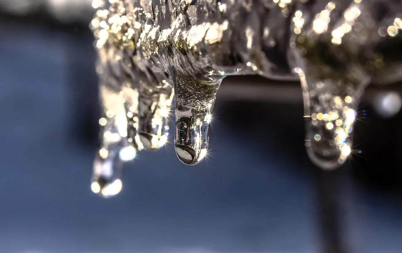 What should I do when frozen pipes won’t thaw?