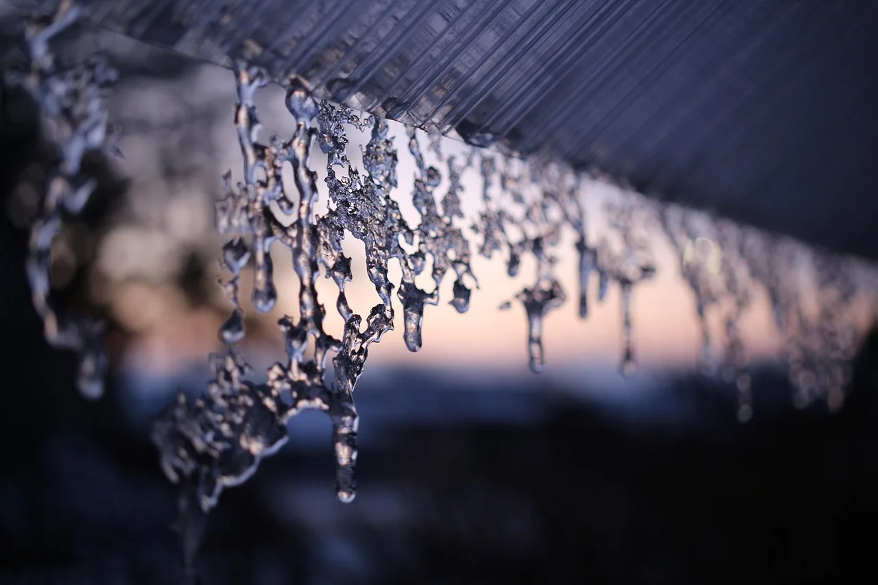 When can roof snow stay put?
