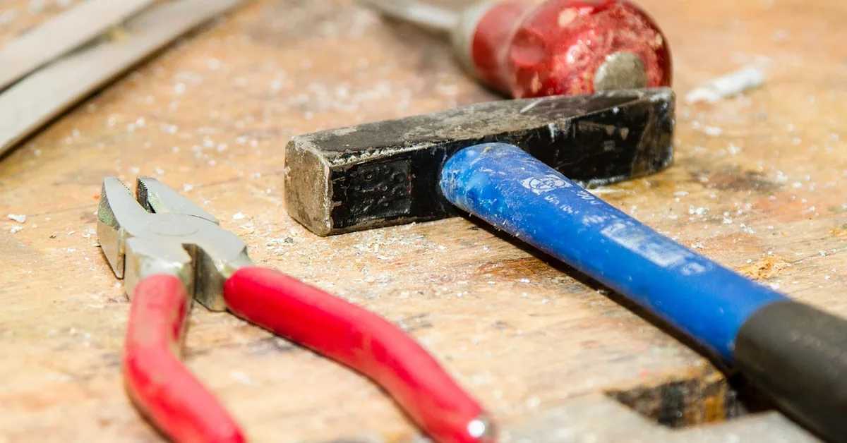 Is Workbench One Word? Correct Spelling and Woodworking Usage